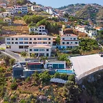 Amplitude Villa *