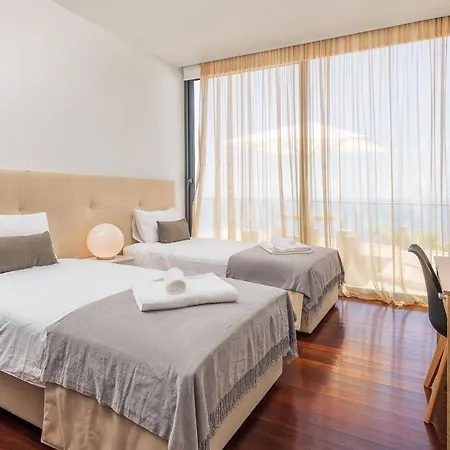 Amplitude Villa Câmara de Lobos