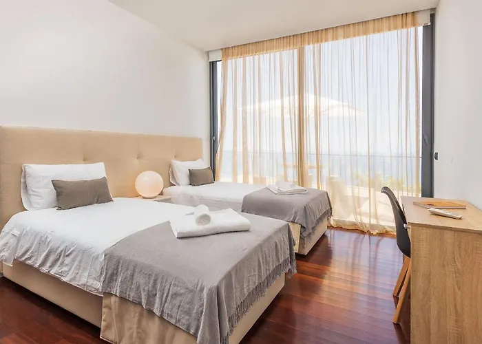 Amplitude Villa Câmara de Lobos